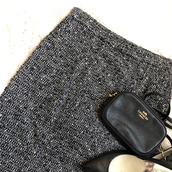 St. John Dresses & Skirts - ST. JOHN Knit Pencil Skirt. Size 4